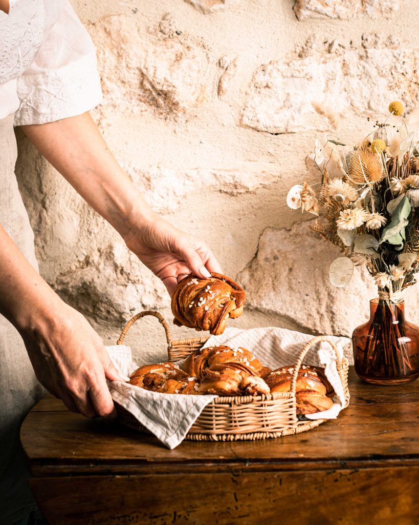 Petit-déjeuner mis en scène en photographie culinaire
